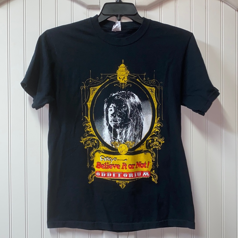 Ripleys Believe It or Not! Oddities Shirt M Shrunken Head Goth Witch - Picture 2 of 5